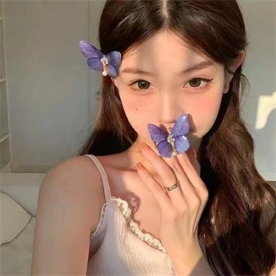 新娘向后跑